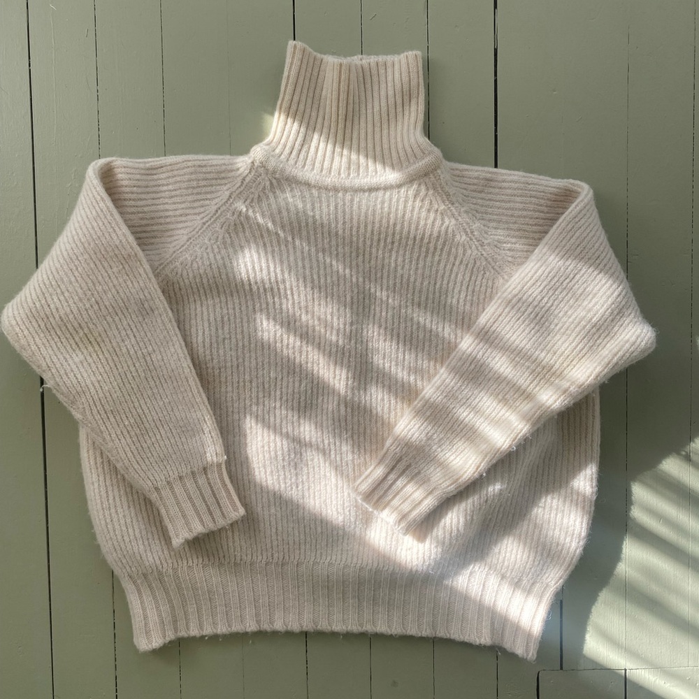 Peter Storm 100% new wool ivory sweater 🧶